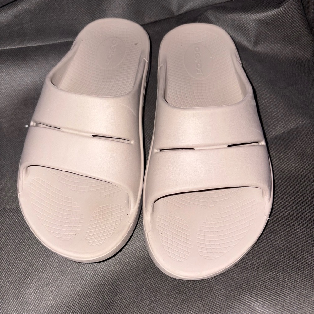 OOFOS Women's Sandals  beige size 8